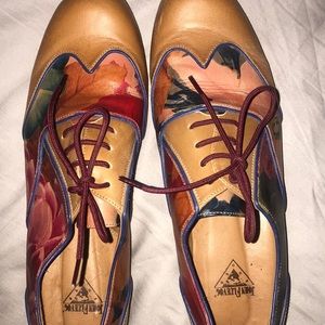 John fluevog painted flower laced shoes size 10